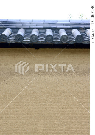 法隆寺・瓦と壁（奈良県・斑鳩町） 121367340