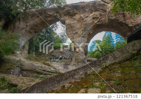 佐世保市の眼鏡岩 佐世保市の眼鏡岩 121367518