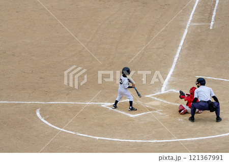 プロ野球選手を夢見て頑張っている野球少年 プロ野球選手を夢見て頑張っている野球少年 121367991