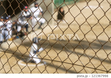 プロ野球選手を夢見て頑張っている野球少年 プロ野球選手を夢見て頑張っている野球少年 121367998