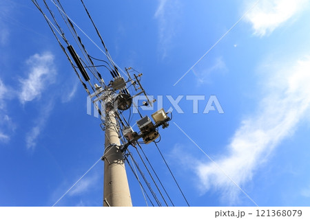 電線と電信柱 電線と電信柱 121368079