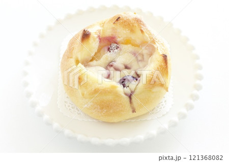 クランベリークリームチーズパン 121368082