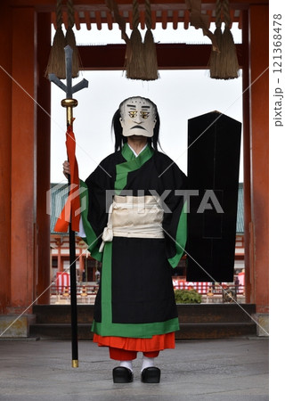 京都　平安神宮の節分　方相氏 121368478