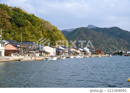 【山口県萩市】松本川河口付近の風景(浜崎地区から見た鶴江台) 【山口県萩市】松本川河口付近の風景(浜崎地区から見た鶴江台) 121369091