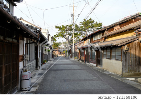 【山口県萩市】浜崎地区・伝統的建造物群保存地区の町並み 【山口県萩市】浜崎地区・伝統的建造物群保存地区の町並み 121369100