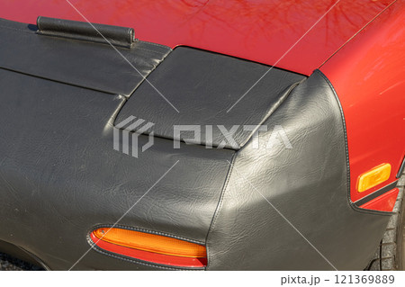 古い自動車のヘッドライト　Headlight of the old car 121369889