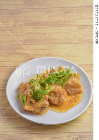 鶏もも肉の味噌焼き 121371518