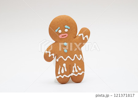 Smiling Christmas gingerbread man standing on white background 121371817