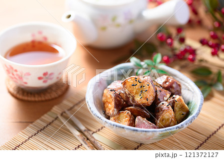 秋の味覚　大学芋 121372127