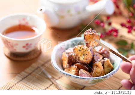 秋の味覚 大学芋 秋の味覚 大学芋 121372135