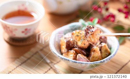 秋の味覚　大学芋 121372140