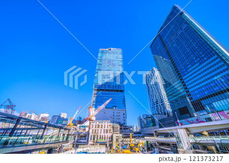 日本の東京都市景観　真ん中だけになったビルでホーム一望。年の瀬、さよなら渋谷駅西口。新時代へ＝22日 121373217