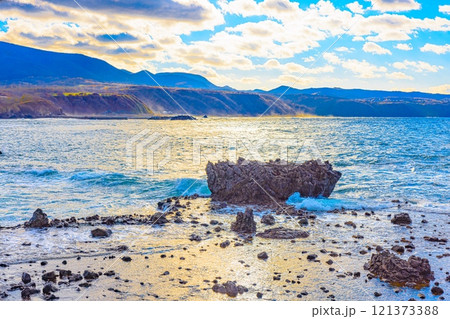 日本海の夕波 121373388