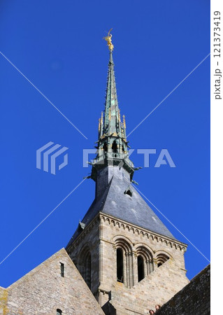 モン・サン・ミッシェル修道院の大天使ミカエル像 121373419