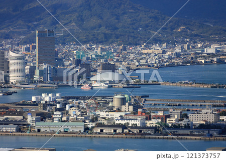 サンポート高松に完成間近のあなぶきアリーナ香川(香川県立アリーナ)と高松港周辺 サンポート高松に完成間近のあなぶきアリーナ香川(香川県立アリーナ)と高松港周辺 121373757