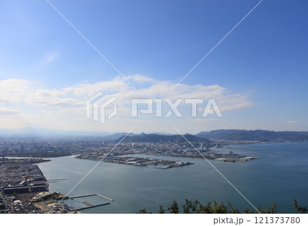 屋島から見る高松港と市街地の風景(あなぶきアリーナ香川竣工直前) 屋島から見る高松港と市街地の風景(あなぶきアリーナ香川竣工直前) 121373780