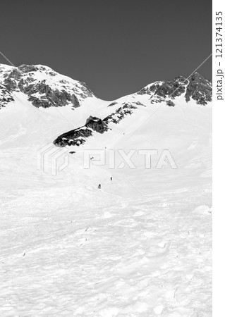 北アルプス涸沢岳の残雪期登山 ザイテングラートと涸沢岳 新聞広告用 北アルプス涸沢岳の残雪期登山 ザイテングラートと涸沢岳 新聞広告用 121374135
