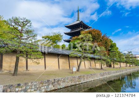 京都市南区 東寺の五重塔 京都市南区 東寺の五重塔 121374784