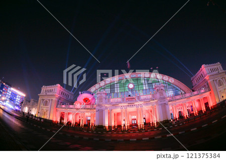 バンコクイルミネーションフェスティバル2024期間中のタイ王国バンコクのフアランポーン駅 バンコクイルミネーションフェスティバル2024期間中のタイ王国バンコクのフアランポーン駅 121375384