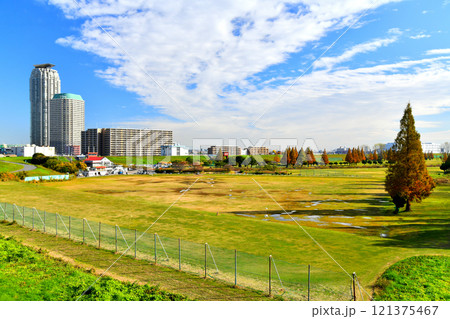 新荒川大橋／荒川より川口市方面を望む(埼玉県川口市)【2024.11】 121375467