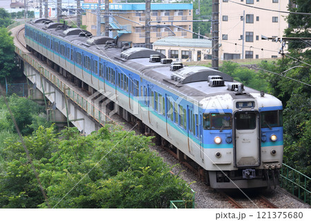 五輪開催に合わせて装いを改めた長野色115系電車 五輪開催に合わせて装いを改めた長野色115系電車 121375680