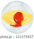 水彩で描いた皿に盛ったオムライス 121375837
