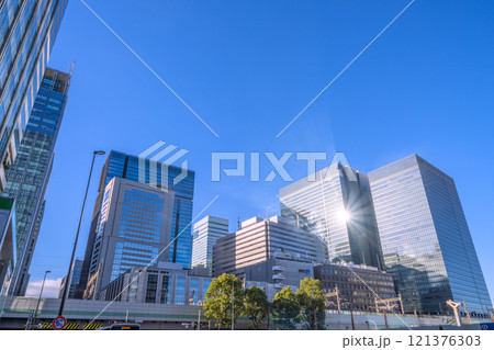 日本の東京都市景観 排熱と太陽光反射で浮かび上がる光景…大手町などのビル街を望む、希望の光=22日 日本の東京都市景観 排熱と太陽光反射で浮かび上がる光景…大手町などのビル街を望む、希望の光=22日 121376303