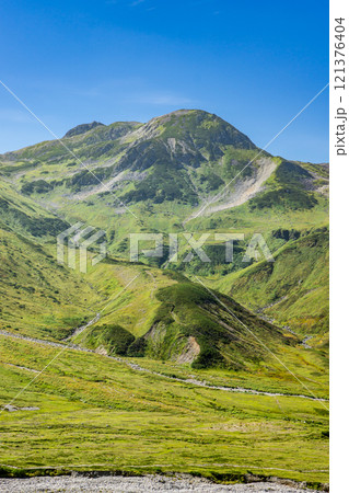 雷鳥沢登山道から見る浄土山と龍王岳　北アルプス劔岳登山 121376404