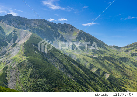 雷鳥沢登山道から見る立山主峰の雄山　北アルプス劔岳登山 121376407