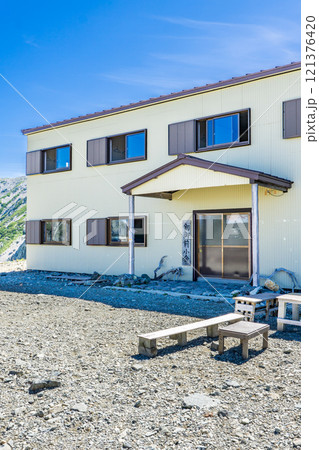 別山乗越の剱御前小舎　北アルプス劔岳登山 121376420