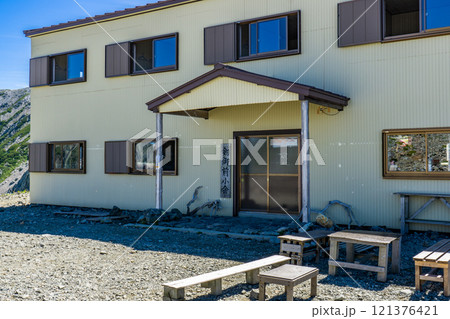 別山乗越の剱御前小舎　北アルプス劔岳登山 121376421