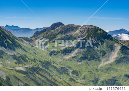 剱御前山から見る浄土山と龍王岳　北アルプス劔岳登山 121376431
