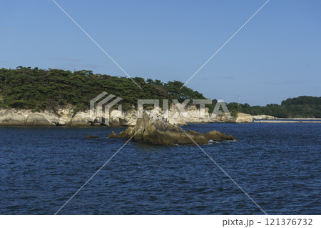 松島湾 遊覧船から眺める海の風景 松島湾 遊覧船から眺める海の風景 121376732