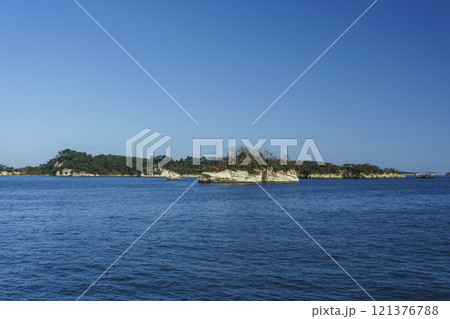 松島湾 遊覧船から眺める海の風景 松島湾 遊覧船から眺める海の風景 121376788
