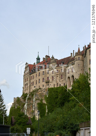Majestic Sigmaringen Castle Perched on Rugged Cliff Above Tranquil Danube: Historic Hohenzollern Residence Showcases Medieval Architecture and Royal Collections in Picturesque Baden-Wurttemberg Majestic Sigmaringen Castle Perched on Rugged Cliff Above Tranquil Danube: Historic Hohenzollern Residence Showcases Medieval Architecture and Royal Collections in Picturesque Baden-Wurttemberg 121376946