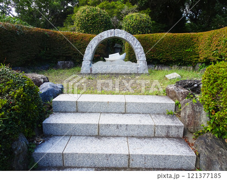 大磯城山公園の船のオブジェ（神奈川県大磯町） 121377185