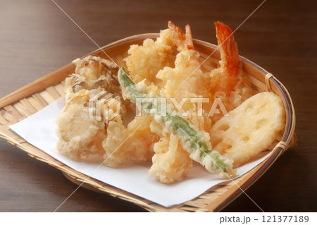 天ぷらの盛り合わせ 121377189