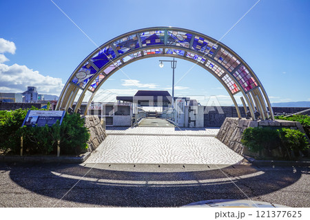 シンボルゲート 瀬戸内海の児島観光港(岡山県倉敷市) 121377625