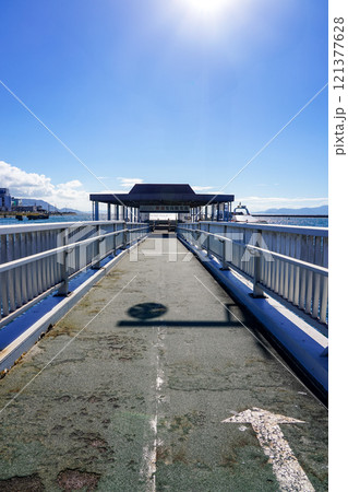 瀬戸内海の児島観光港(岡山県倉敷市) 121377628