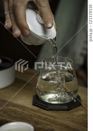 The Art of Pouring Water into a Glass An Elegant and Mindful Tea Preparation Ritual 121378316