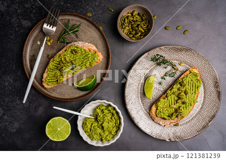 Toast with avocado 121381239