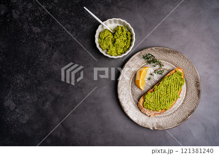 Toast with avocado 121381240