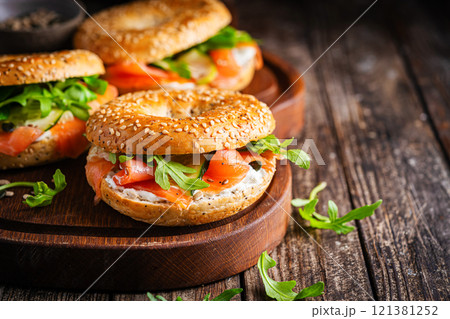 Bagel sandwich with salmon 121381252
