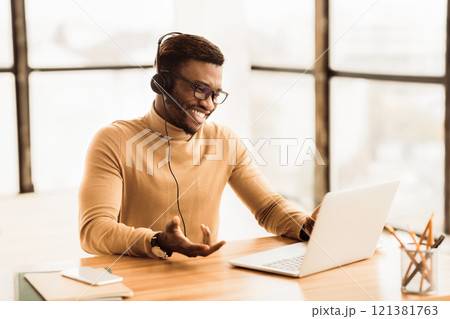 Call Center Service. Smiling black customer support agent talking with client. Copy space Call Center Service. Smiling black customer support agent talking with client. Copy space 121381763