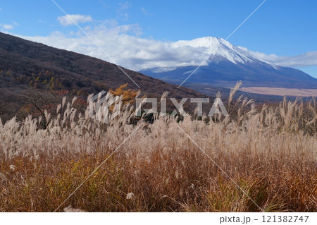 新雪の富士山 121382747