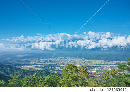 【鷹狩山展望台からの風景】 長野県大町市八坂 【鷹狩山展望台からの風景】 長野県大町市八坂 121383912