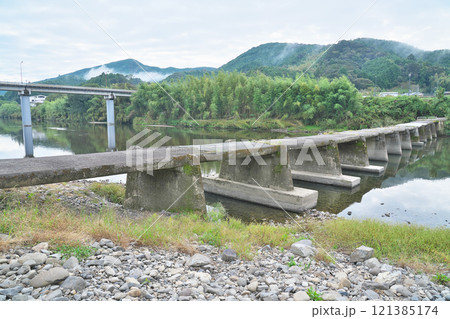 【若井沈下橋 (四万十川)】 高知県高岡郡四万十町 121385174