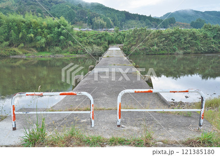 【若井沈下橋 (四万十川)】 高知県高岡郡四万十町 121385180