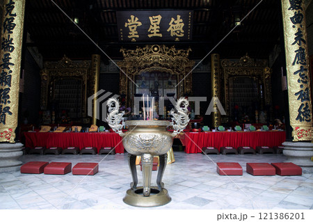 old Taoist chinese buddhist temple 121386201