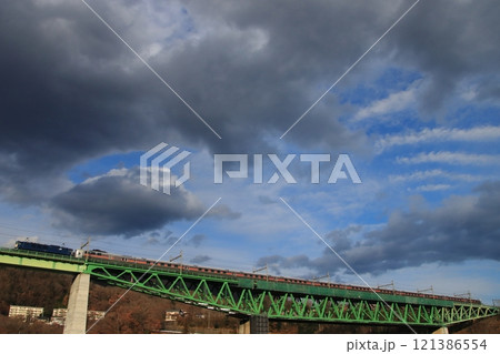 夕刻迫る中央本線を走るEF64-1030号機牽引の甲府行カシオペア紀行_2024/12/21撮影 121386554